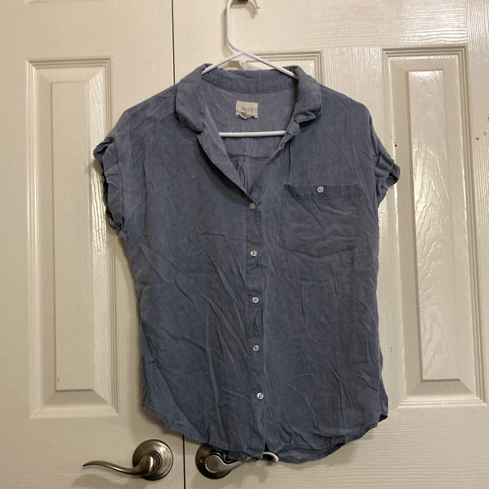 Casual Blue Button-Up Blouse